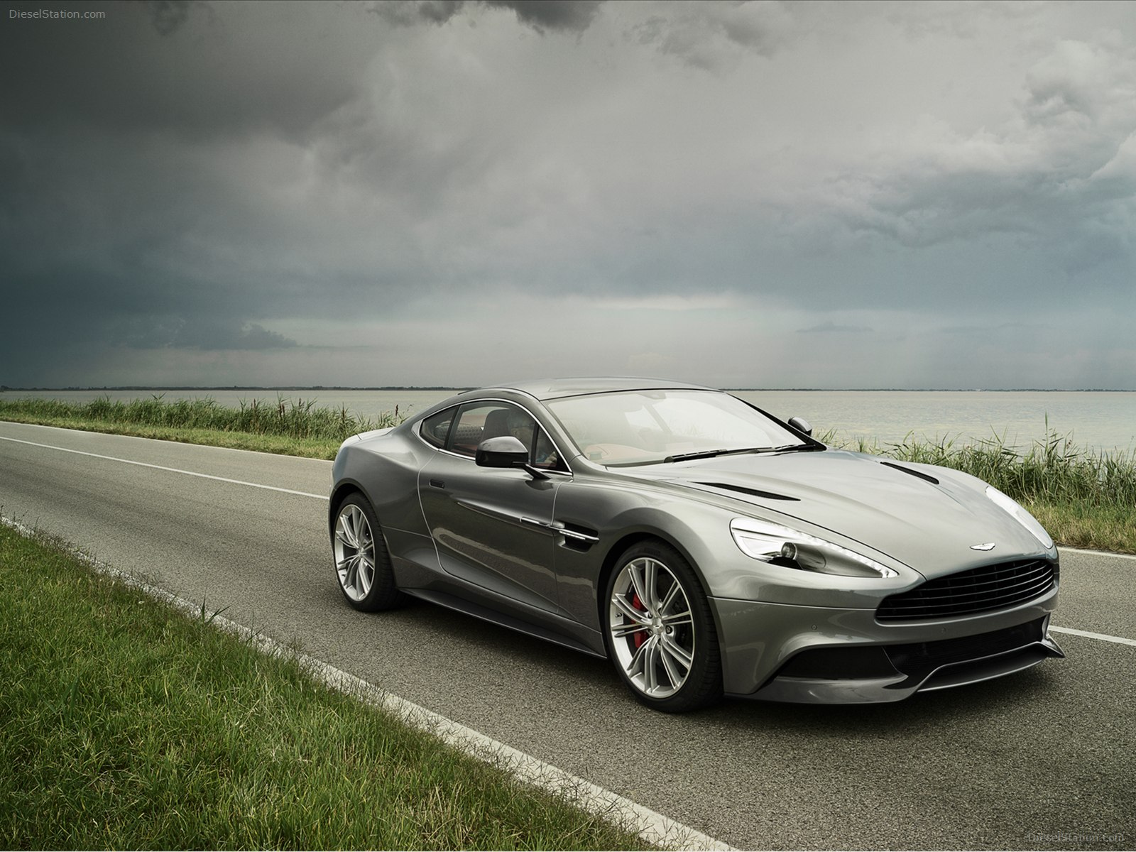 Aston Martin Vanquish 2013